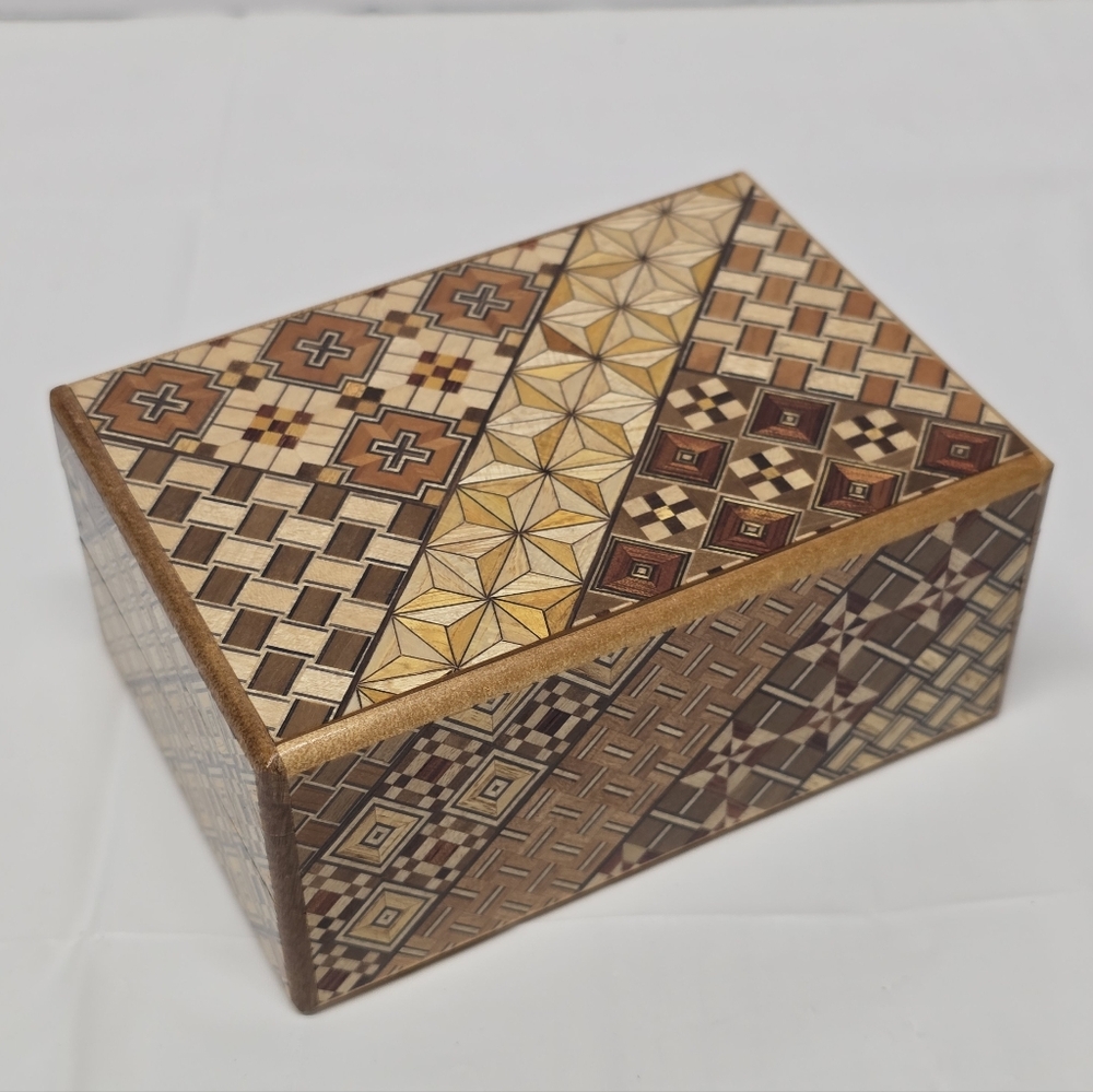 Japanese Wooden Puzzle Secret Box Hakone Yosegi 8-10 Steps Traditional Asian - Picture 2 of 9
